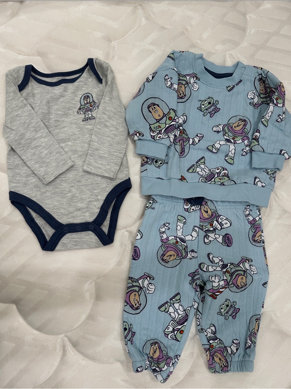 NWOT Disney Baby Blue Buzz Lightyear Print Baby 4-Piece Set